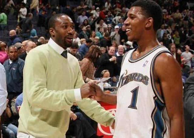 NBA常规赛战报：湖人客场险胜太阳,（NBA常规赛速递：湖人客场惊险击败太阳）