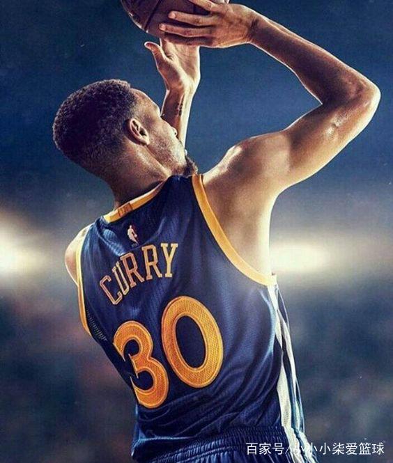 阿斯：皇马绝不会通过竞价来引援中卫，专注于合同到期的球员（阿斯报称：皇马拒绝为中卫引援竞价，转而瞄准合同到期球员）